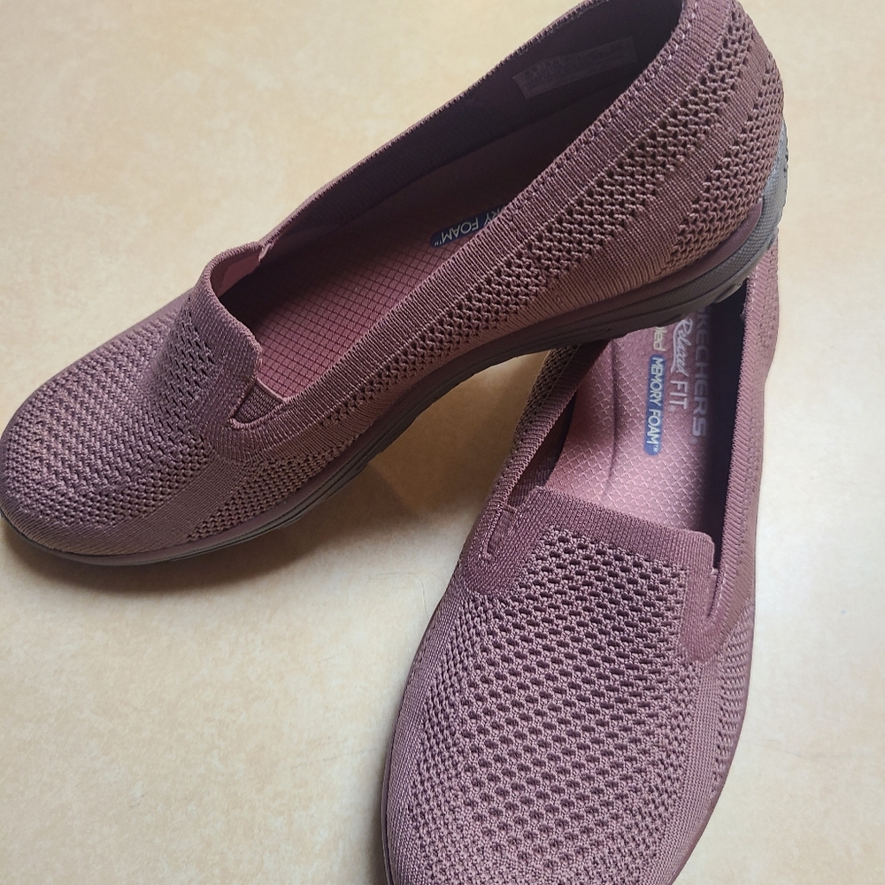 Skechers Relaxed Fit Memory Foam